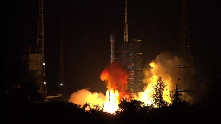 Decollo del Long March 3B/E con a bordo il satellite ChinaSat 6D
