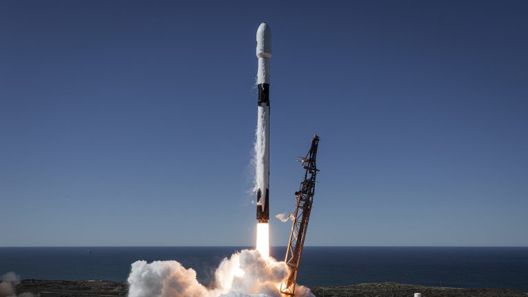 Decollo del Falcon9 con a bordo il satellite NROL-87