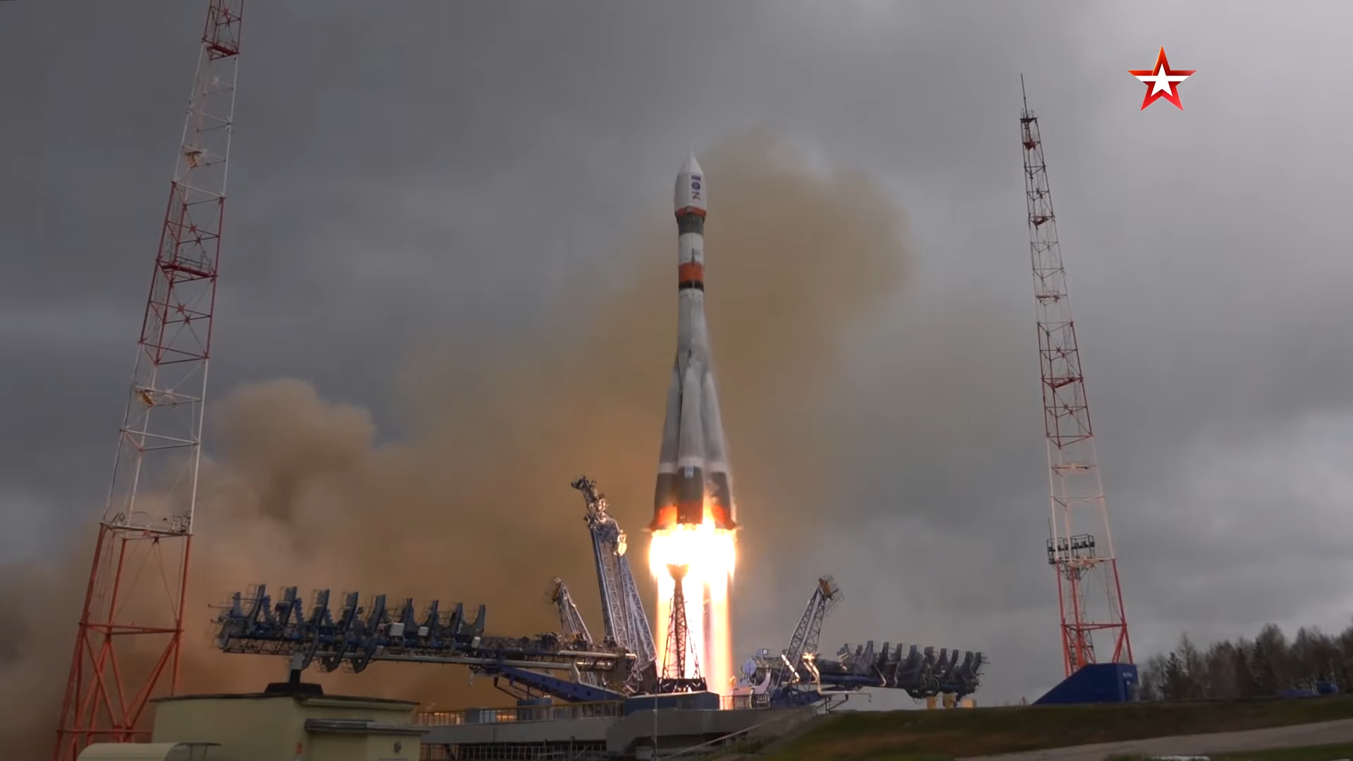 Un Soyuz 2.1a al decollo con a bordo il satellite Bars-M 3L