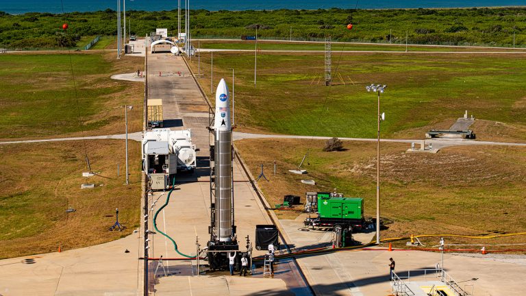 Il Rocket 3.3 LV0010 in preparazione a Cape Canaveral per la prima missione TROPICS