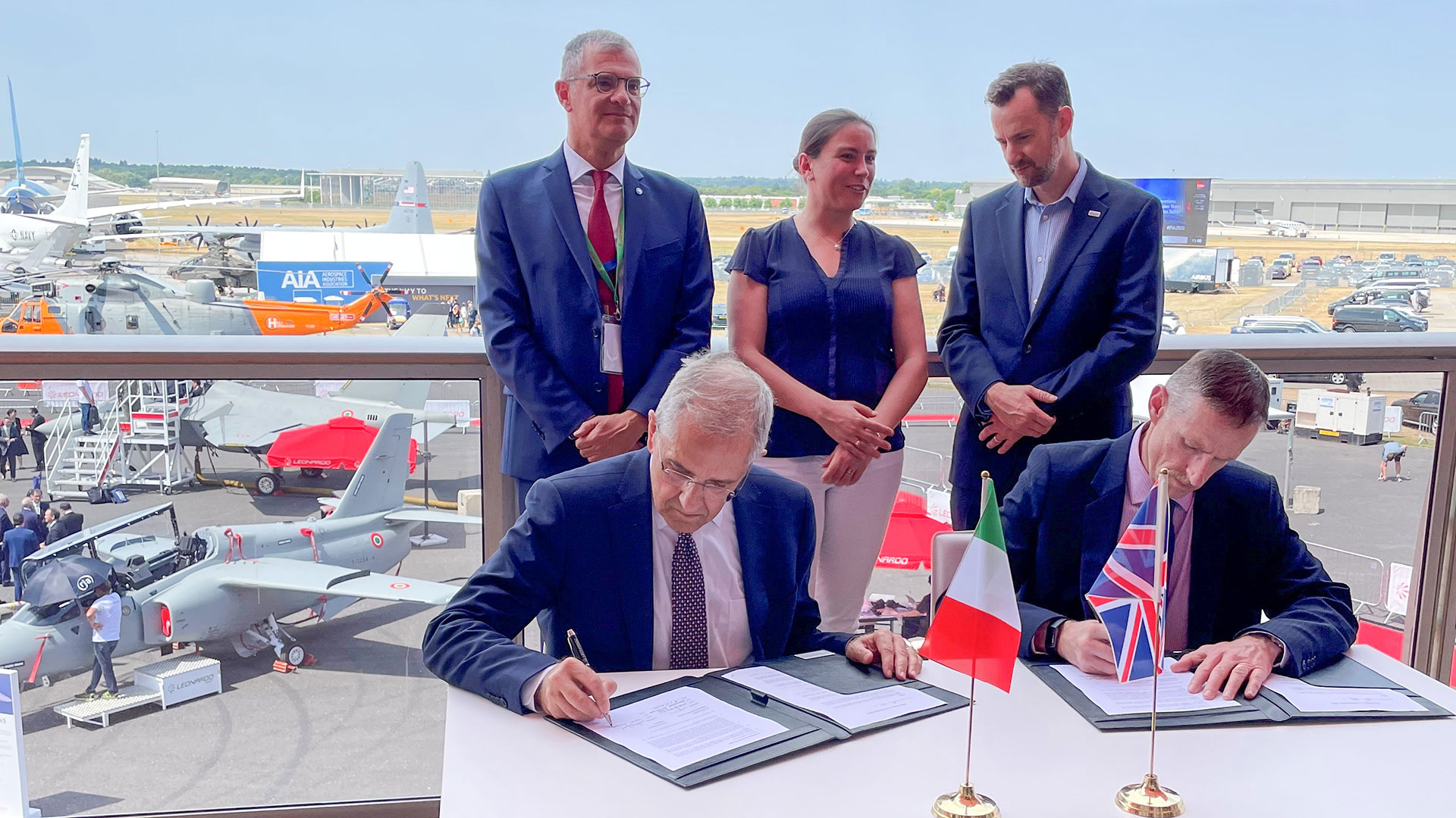 Firma dell'accordo tra Telespazio e Inmarsat al Farnborough International Airshow