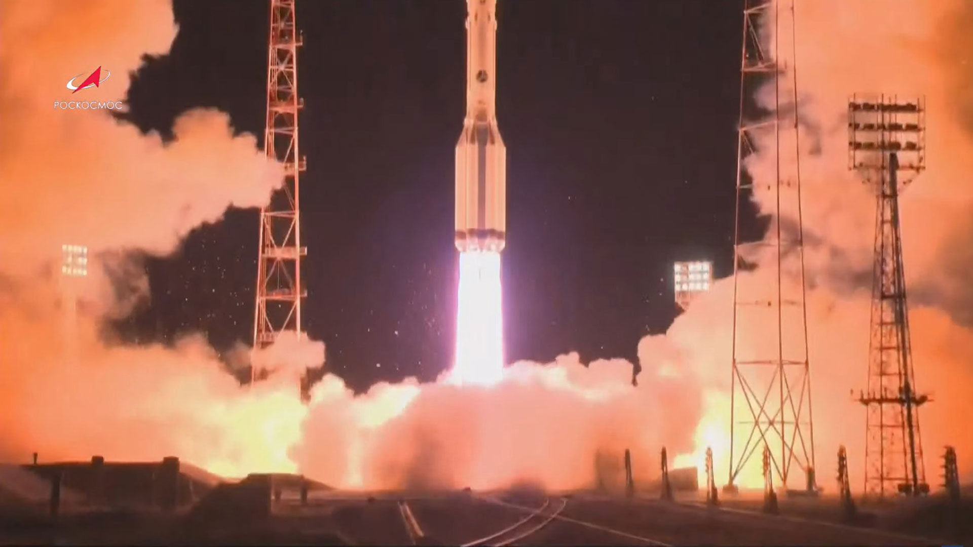 Un Proton-M al decollo con a bordo il satellite AngoSat-2