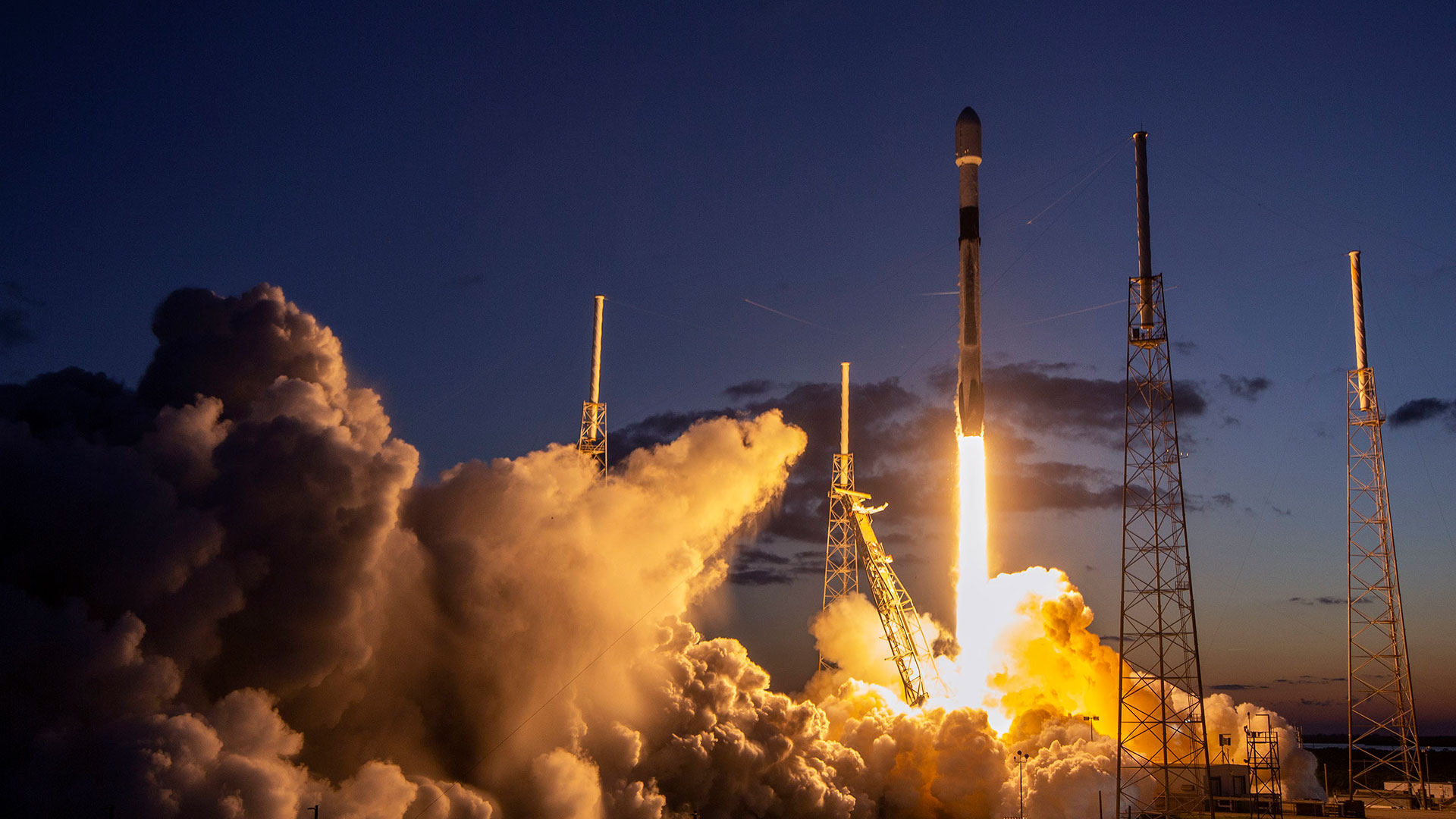 SpaceX ha fatto volare 2 palloni da calcio nello spazio