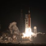 Lo Space Launch System al decollo della missione Artemis I
